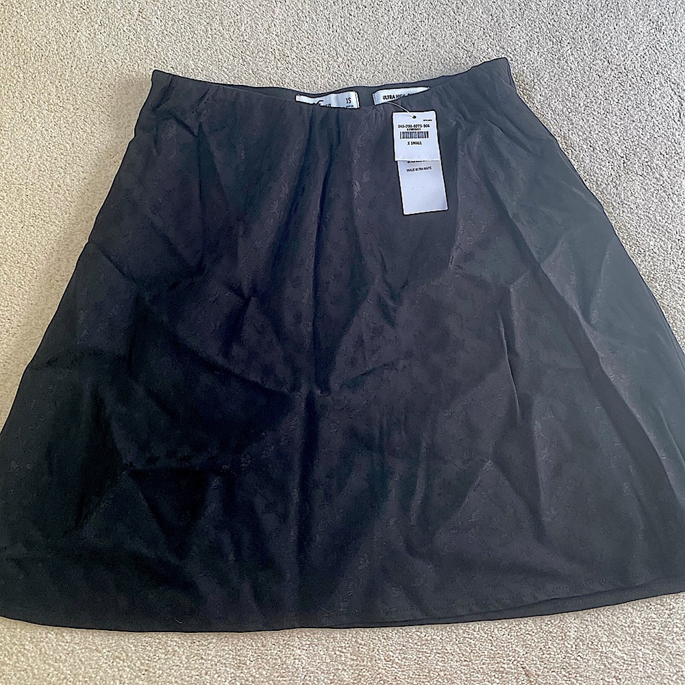Hollister Women’s XS Black Skirt with floral design NWT